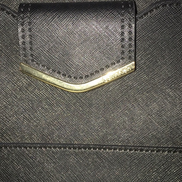 Calvin Klein Black Leather Crossbody bag. - Picture 2 of 8